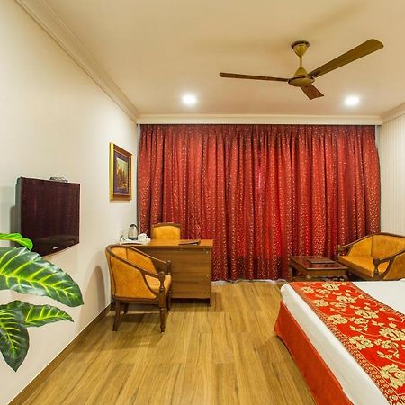 Hotel The Grand Regency à Rajkot Extérieur photo