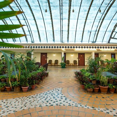 Hotel The Grand Regency à Rajkot Extérieur photo