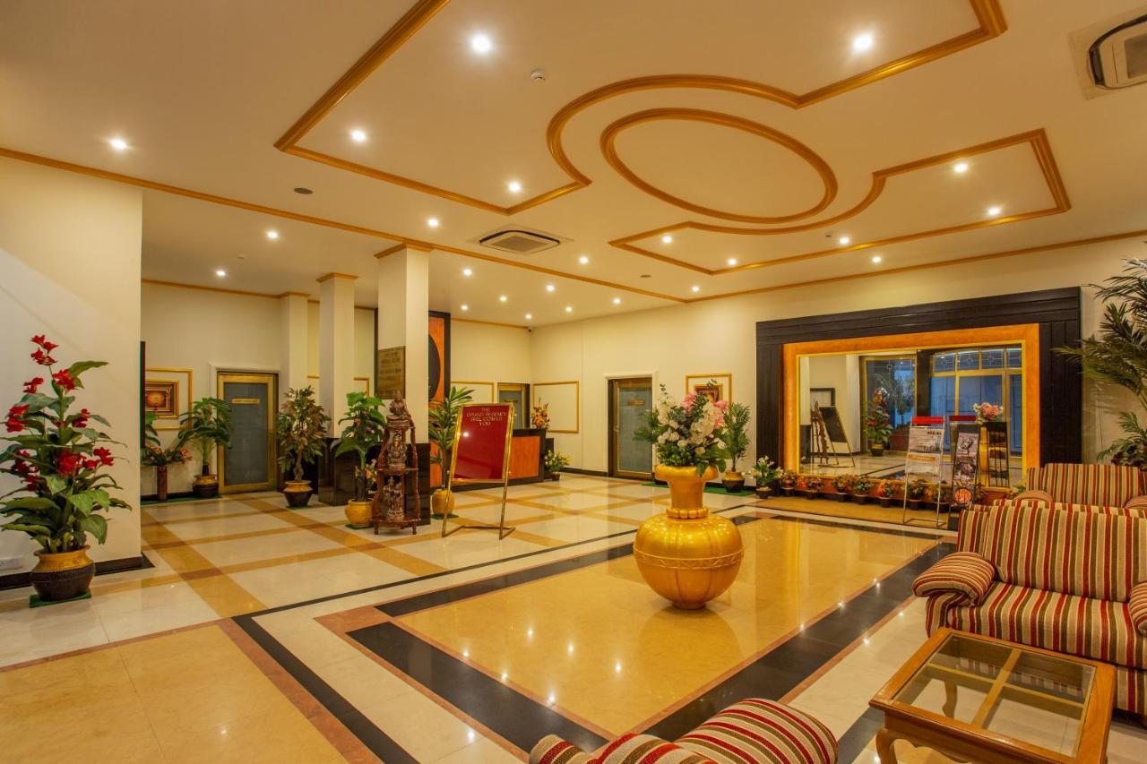 Hotel The Grand Regency à Rajkot Extérieur photo