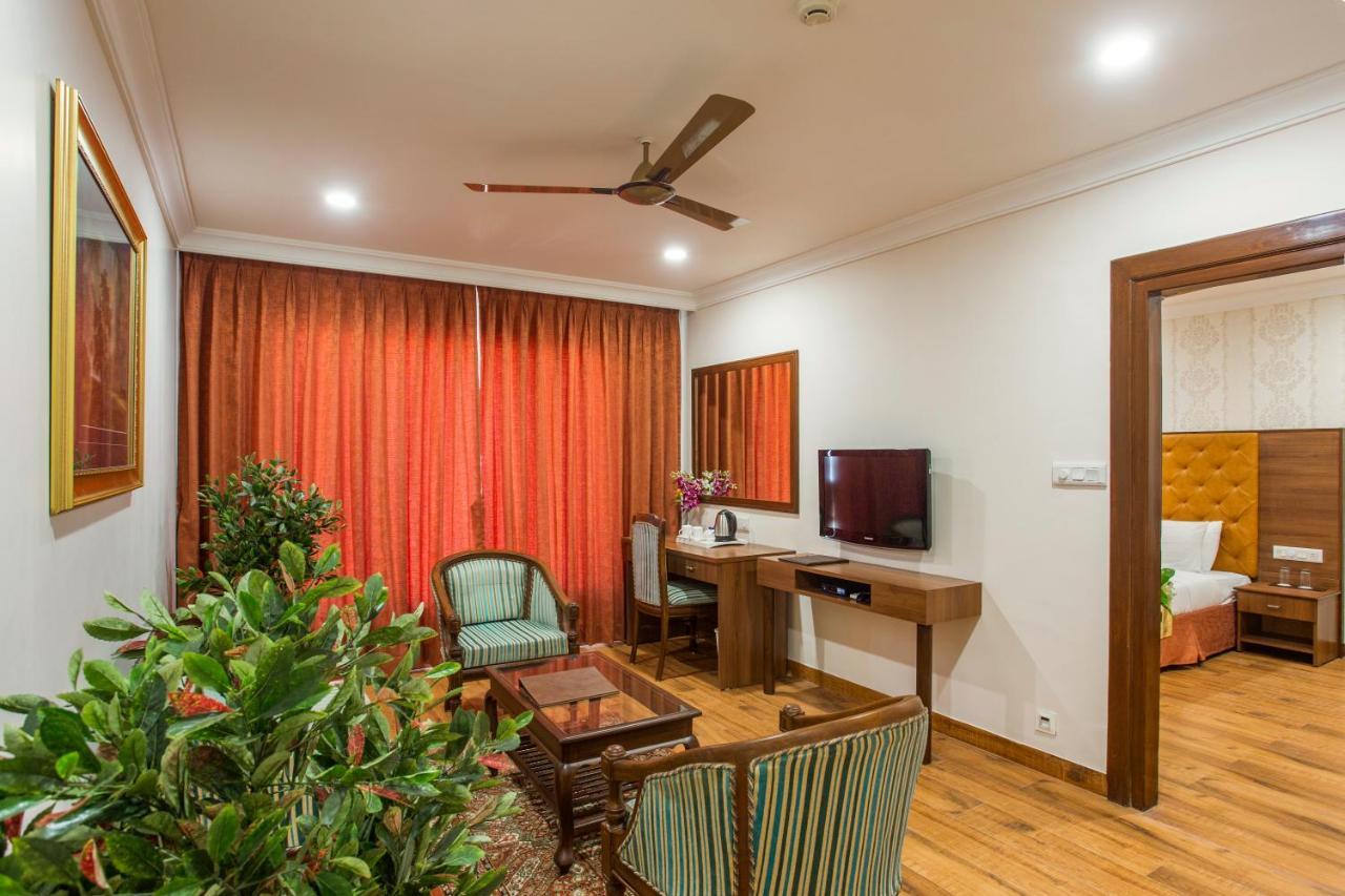 Hotel The Grand Regency à Rajkot Extérieur photo