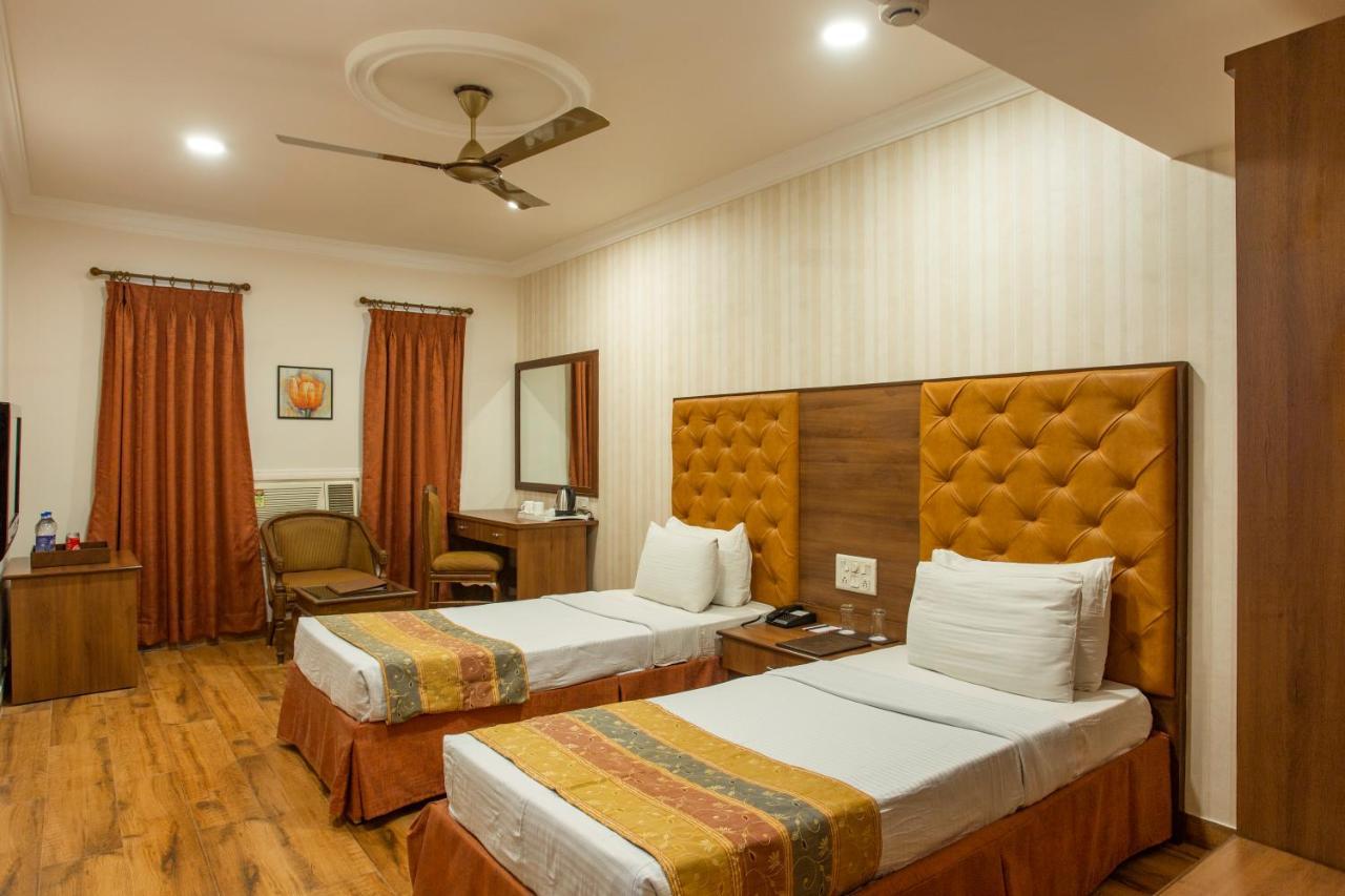 Hotel The Grand Regency à Rajkot Extérieur photo