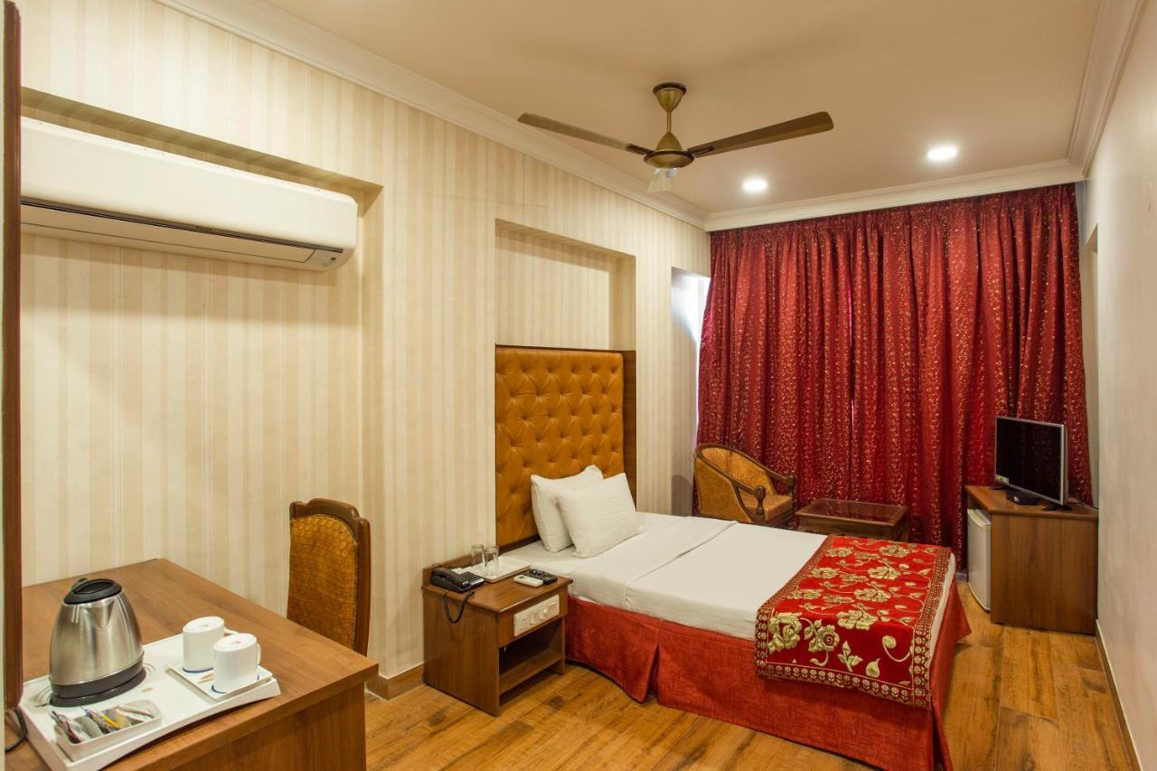 Hotel The Grand Regency à Rajkot Extérieur photo
