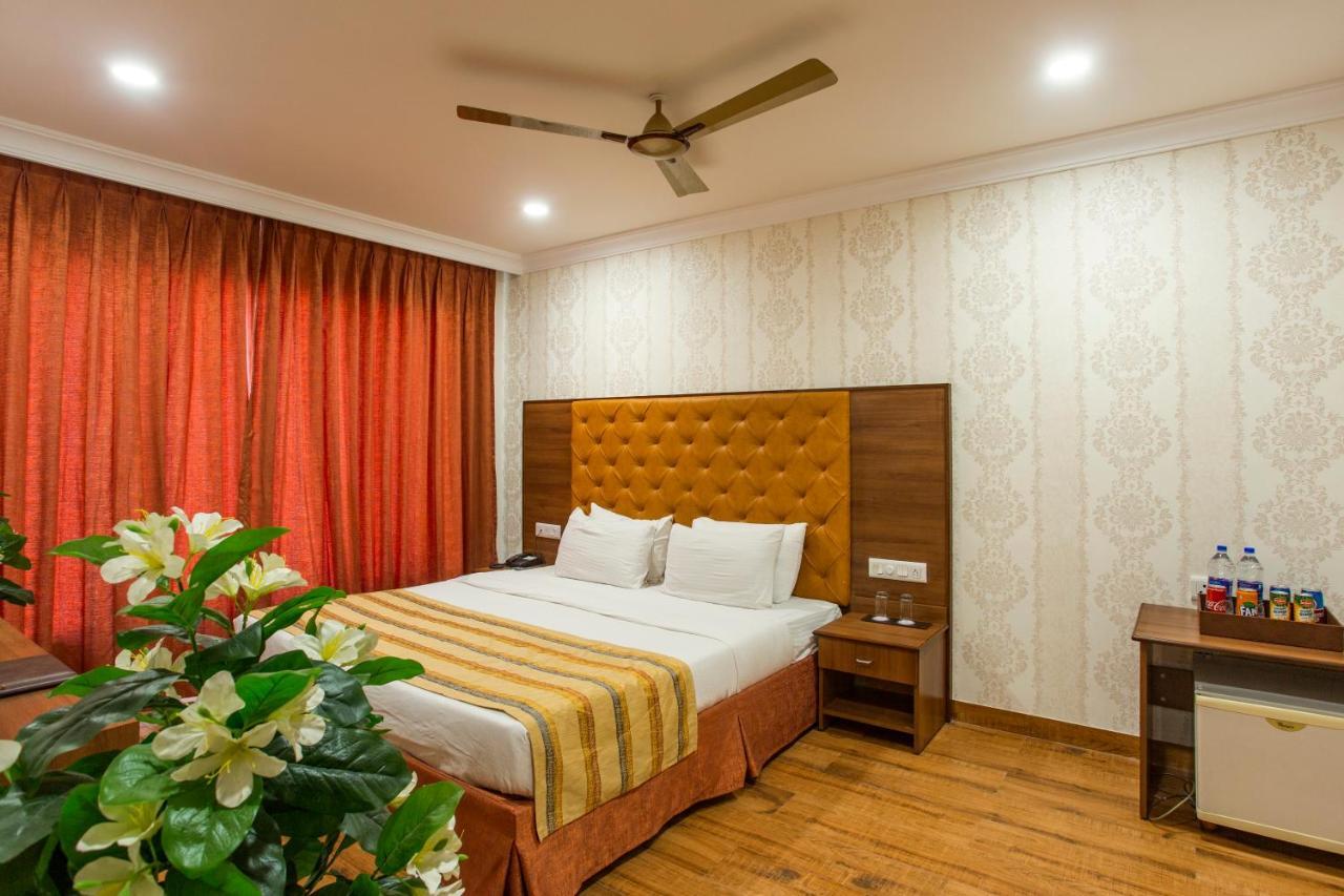 Hotel The Grand Regency à Rajkot Extérieur photo