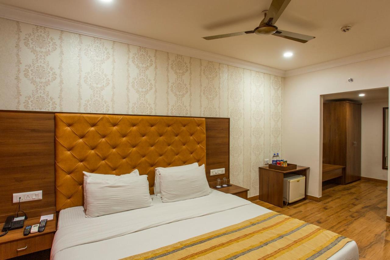 Hotel The Grand Regency à Rajkot Extérieur photo