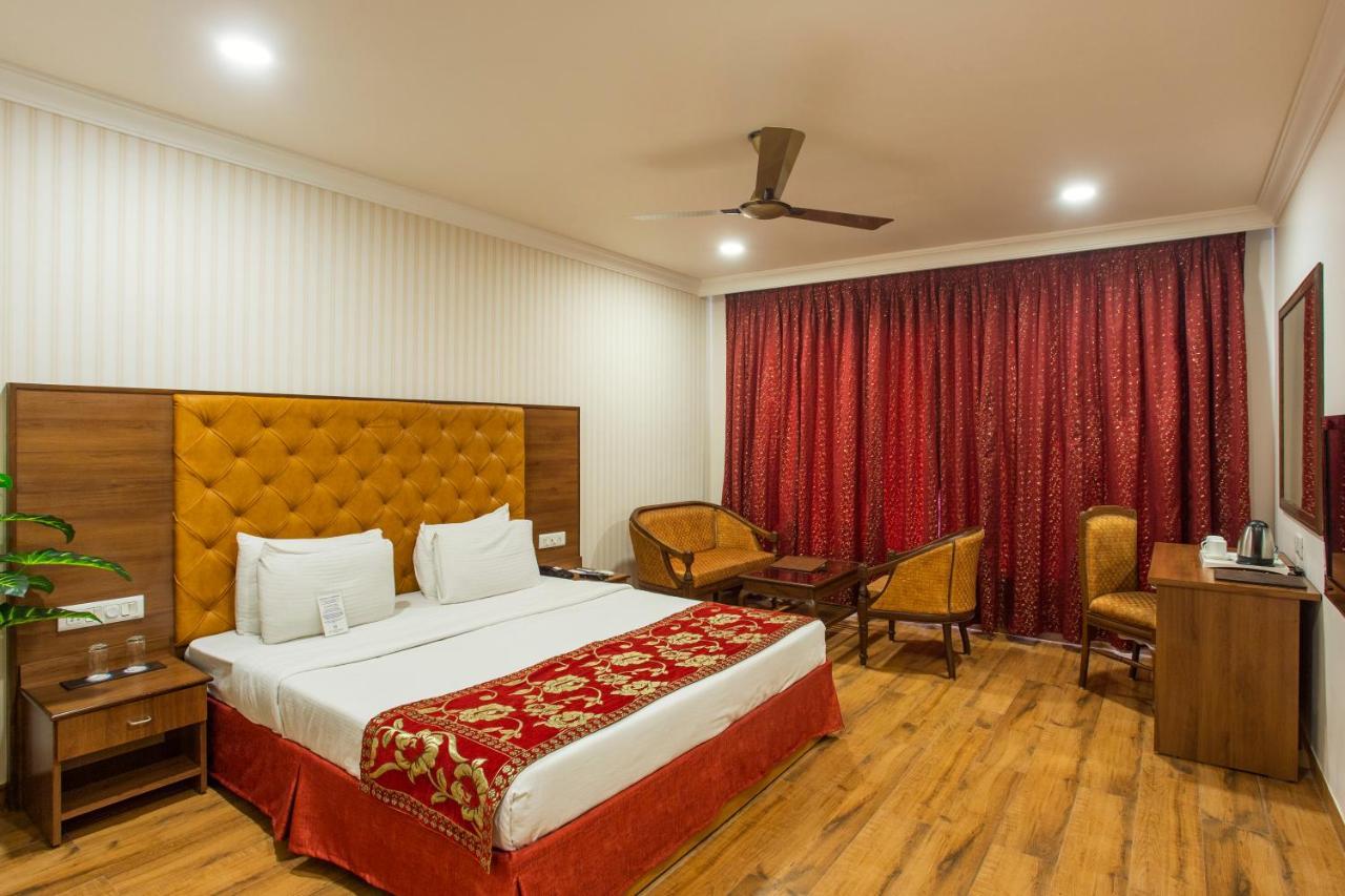 Hotel The Grand Regency à Rajkot Extérieur photo