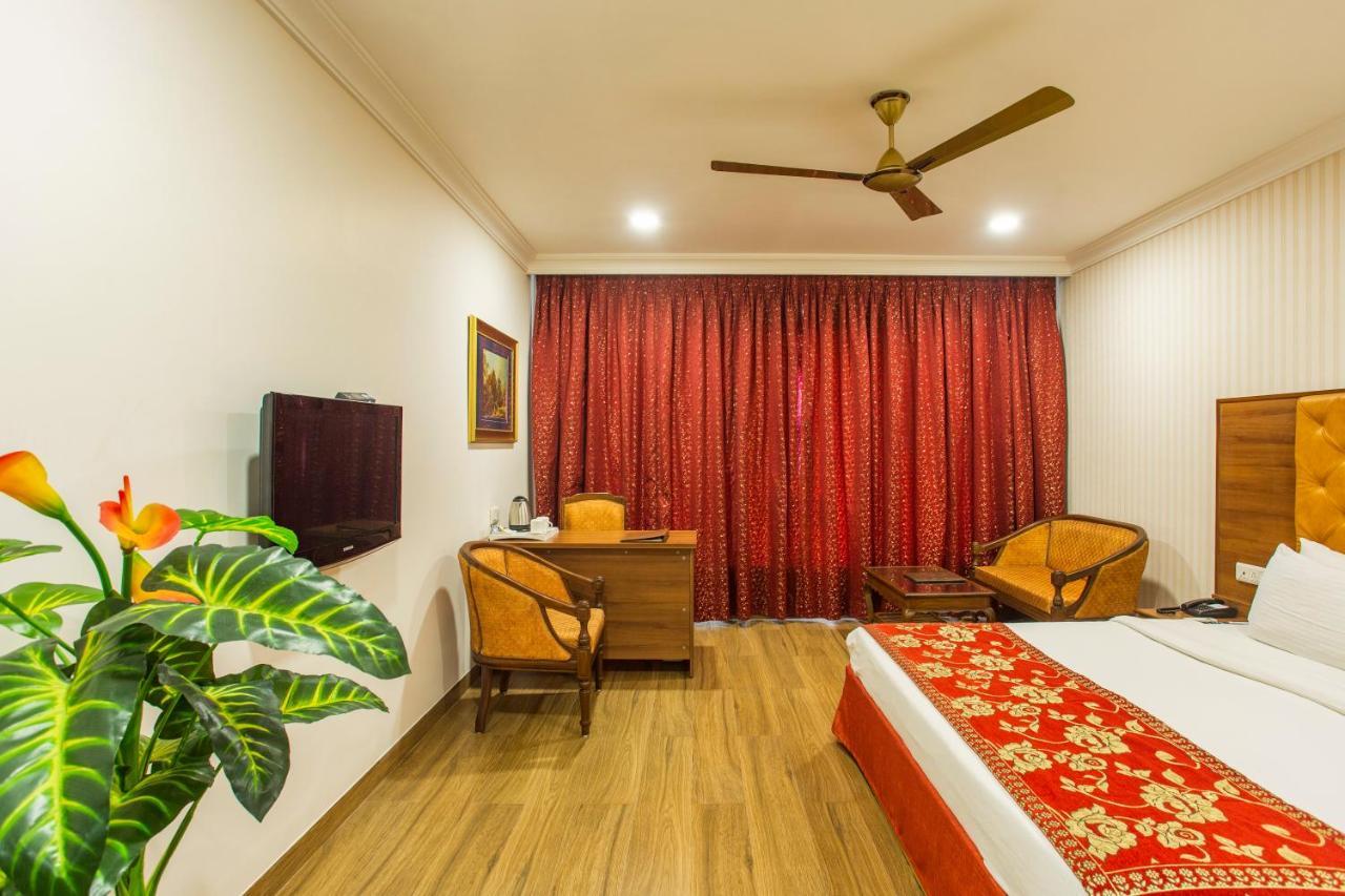 Hotel The Grand Regency à Rajkot Extérieur photo