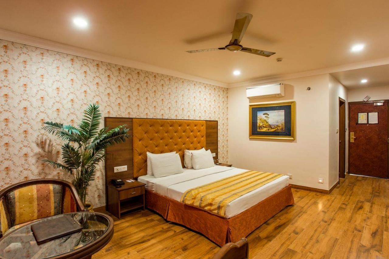Hotel The Grand Regency à Rajkot Extérieur photo