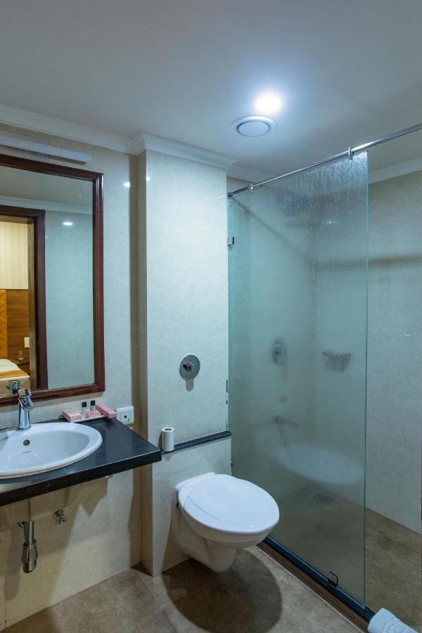 Hotel The Grand Regency à Rajkot Extérieur photo
