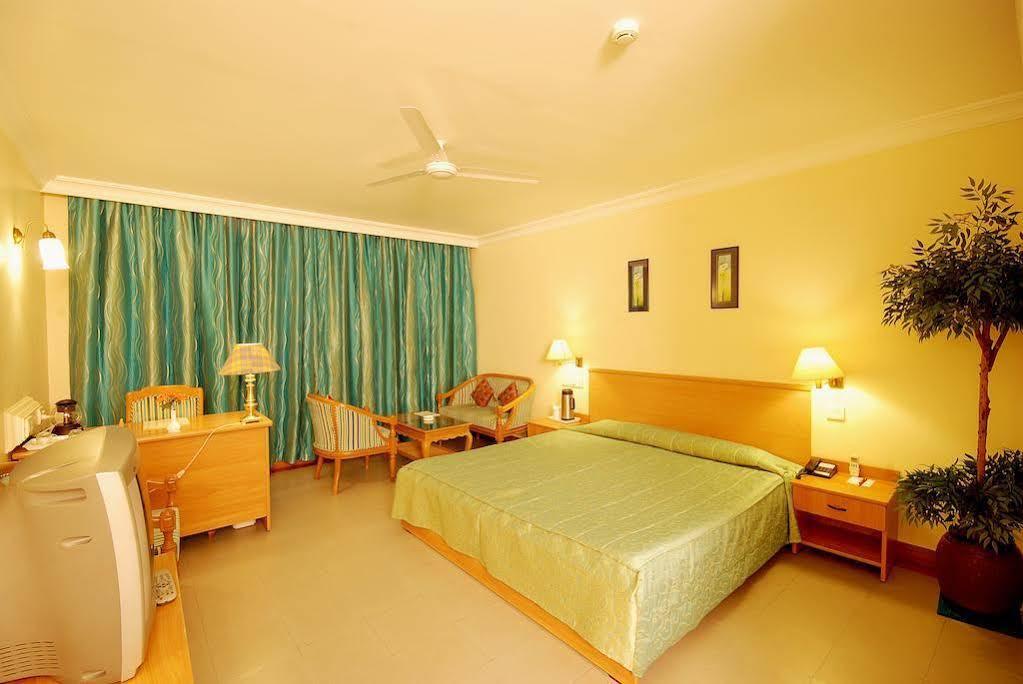 Hotel The Grand Regency à Rajkot Extérieur photo