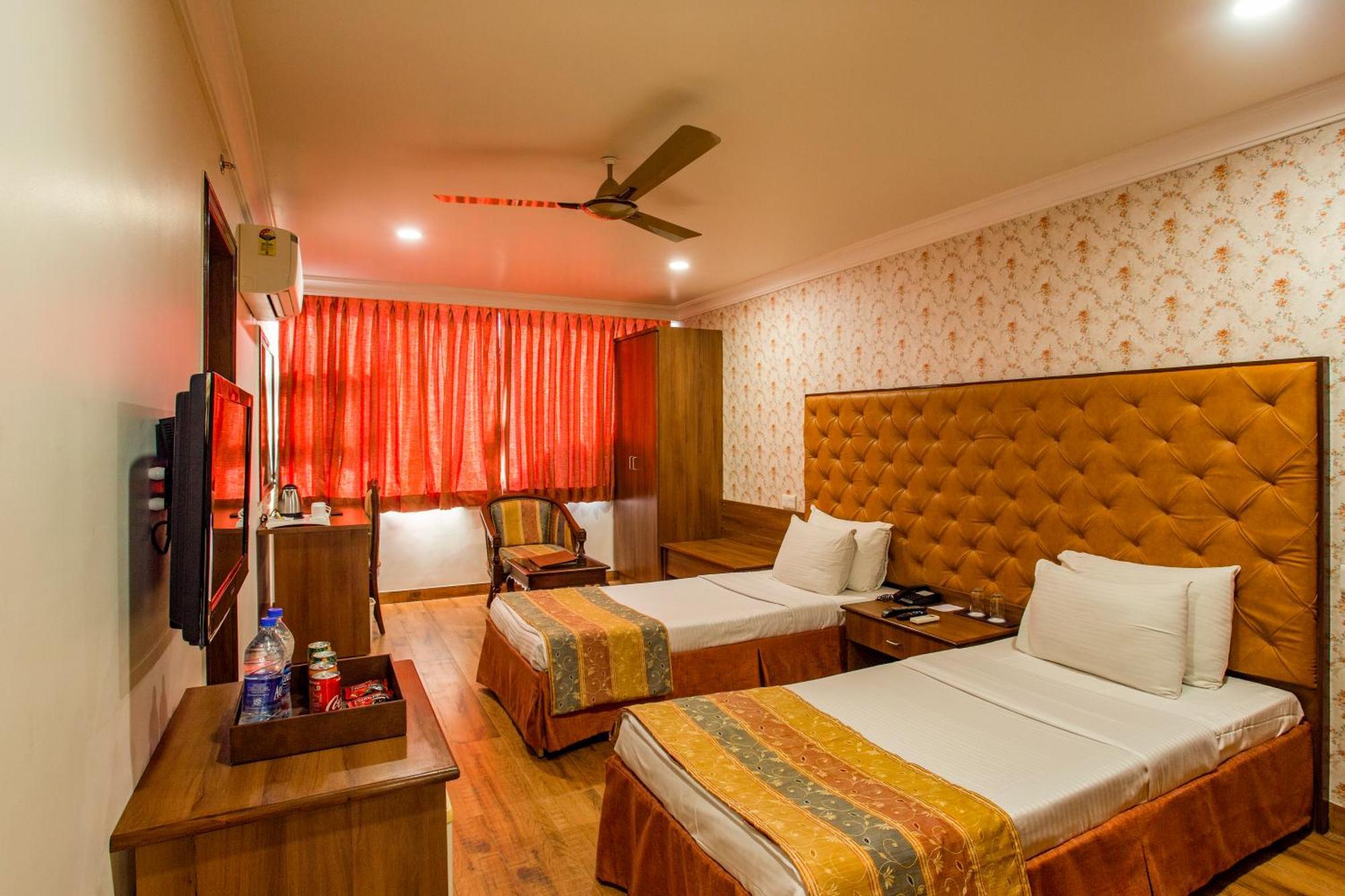 Hotel The Grand Regency à Rajkot Extérieur photo
