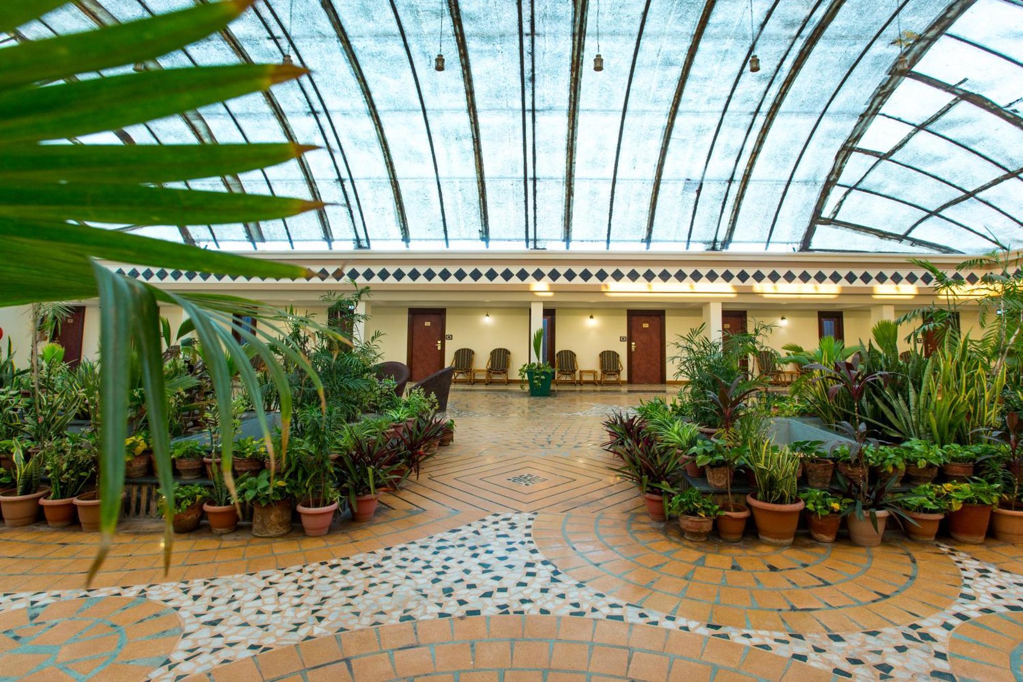Hotel The Grand Regency à Rajkot Extérieur photo