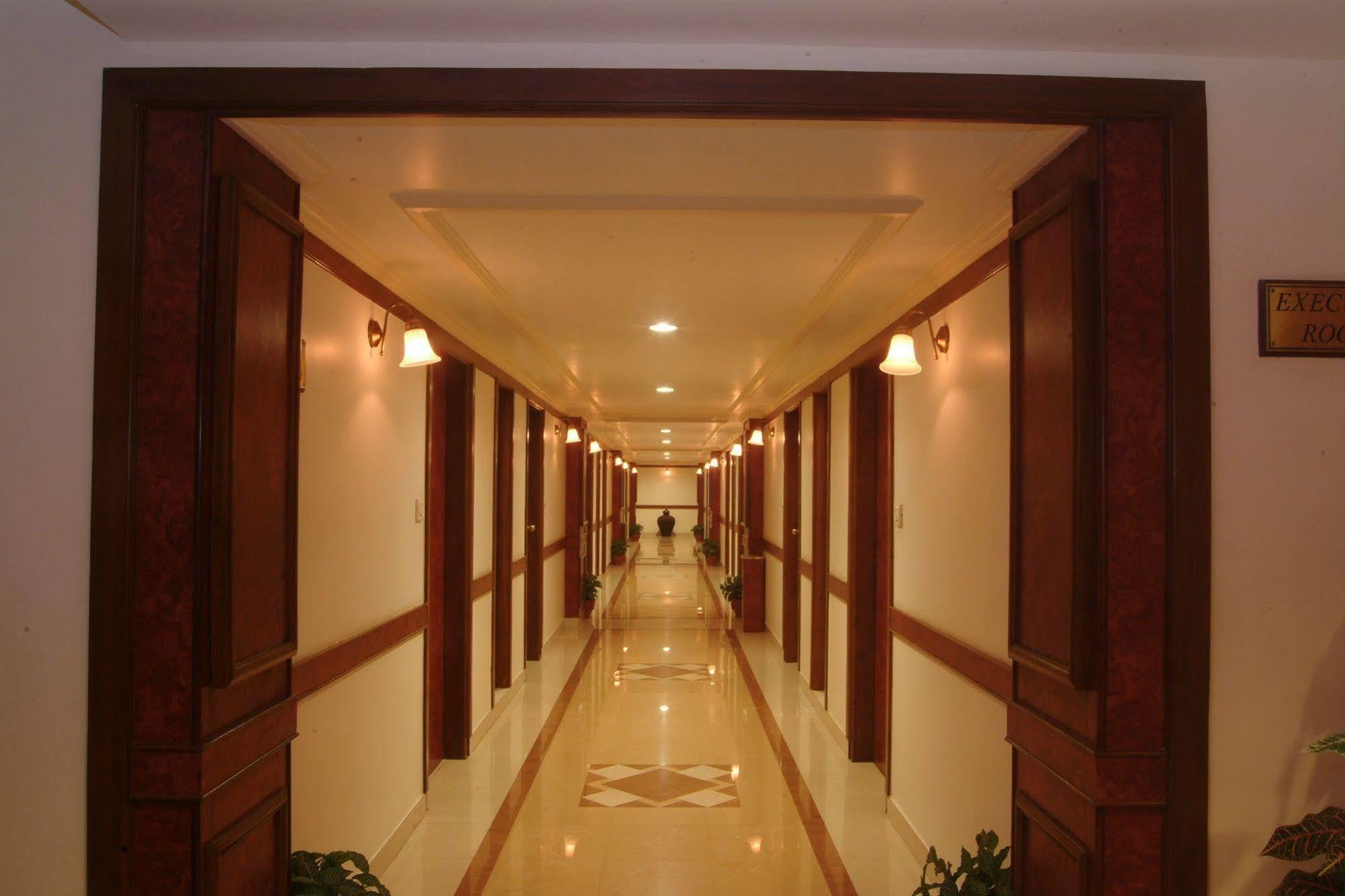 Hotel The Grand Regency à Rajkot Extérieur photo