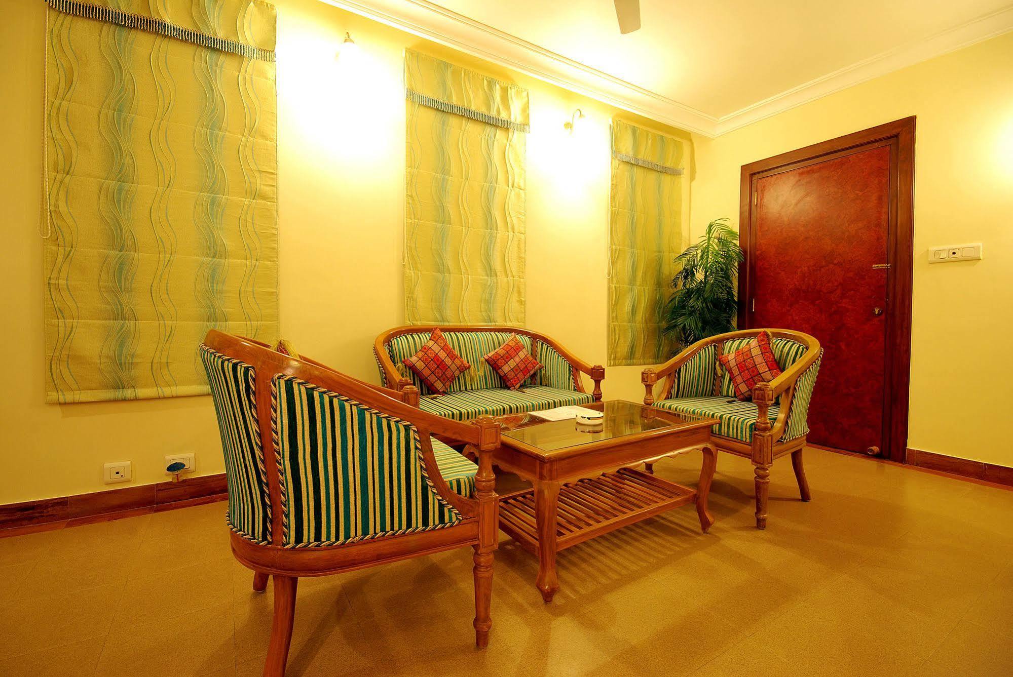 Hotel The Grand Regency à Rajkot Extérieur photo