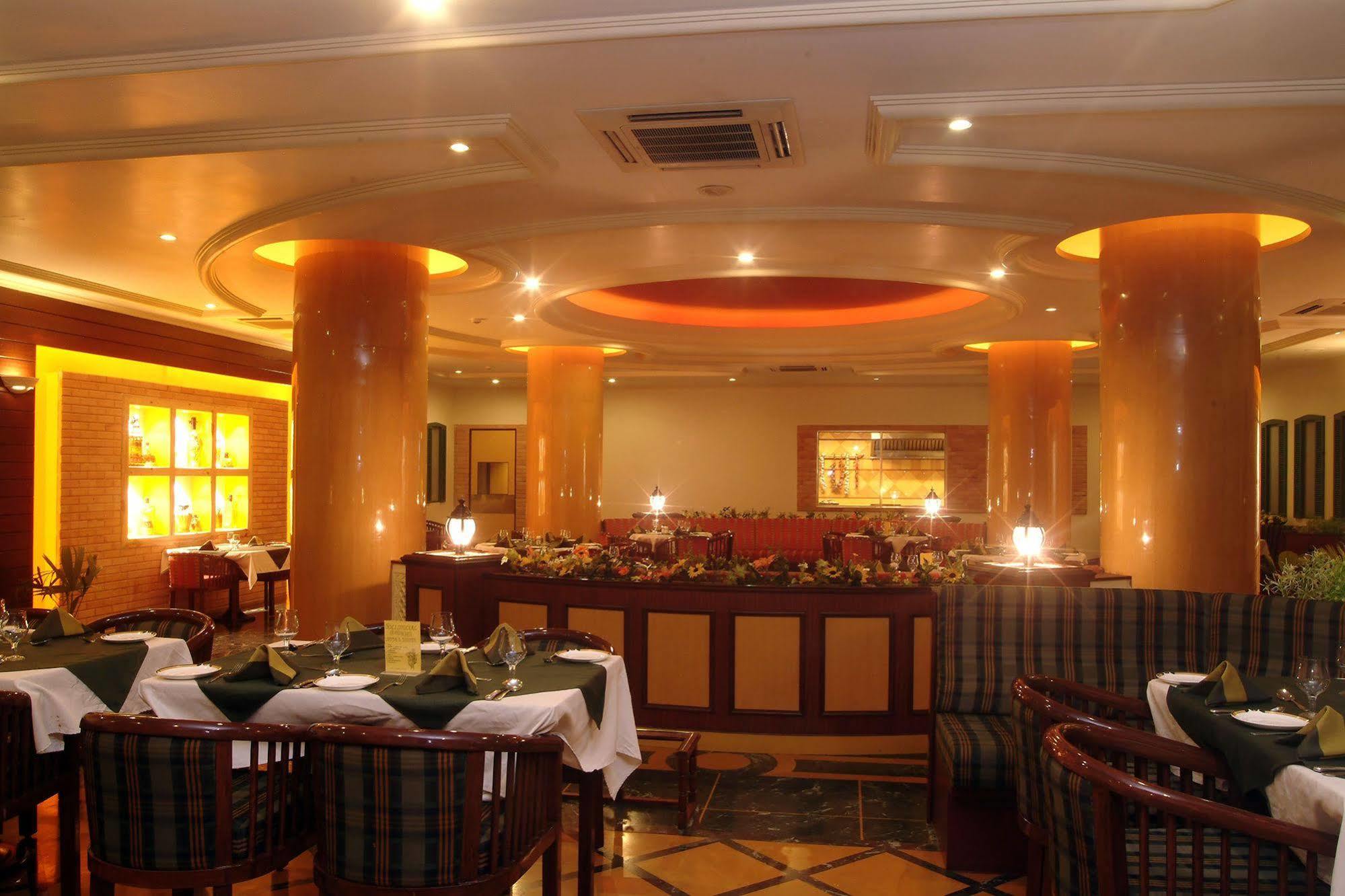 Hotel The Grand Regency à Rajkot Extérieur photo