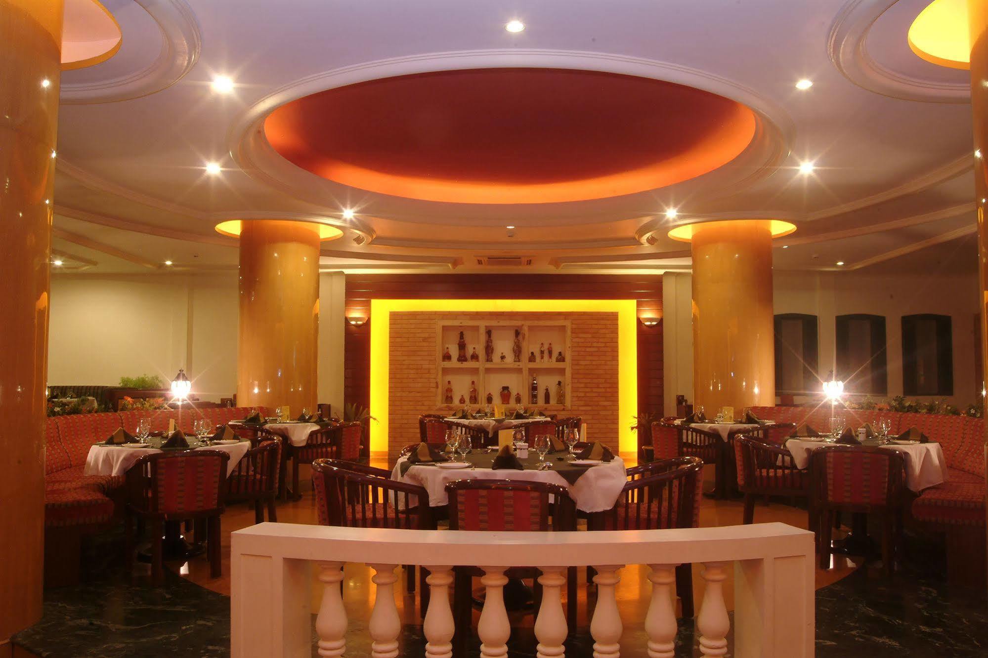 Hotel The Grand Regency à Rajkot Extérieur photo