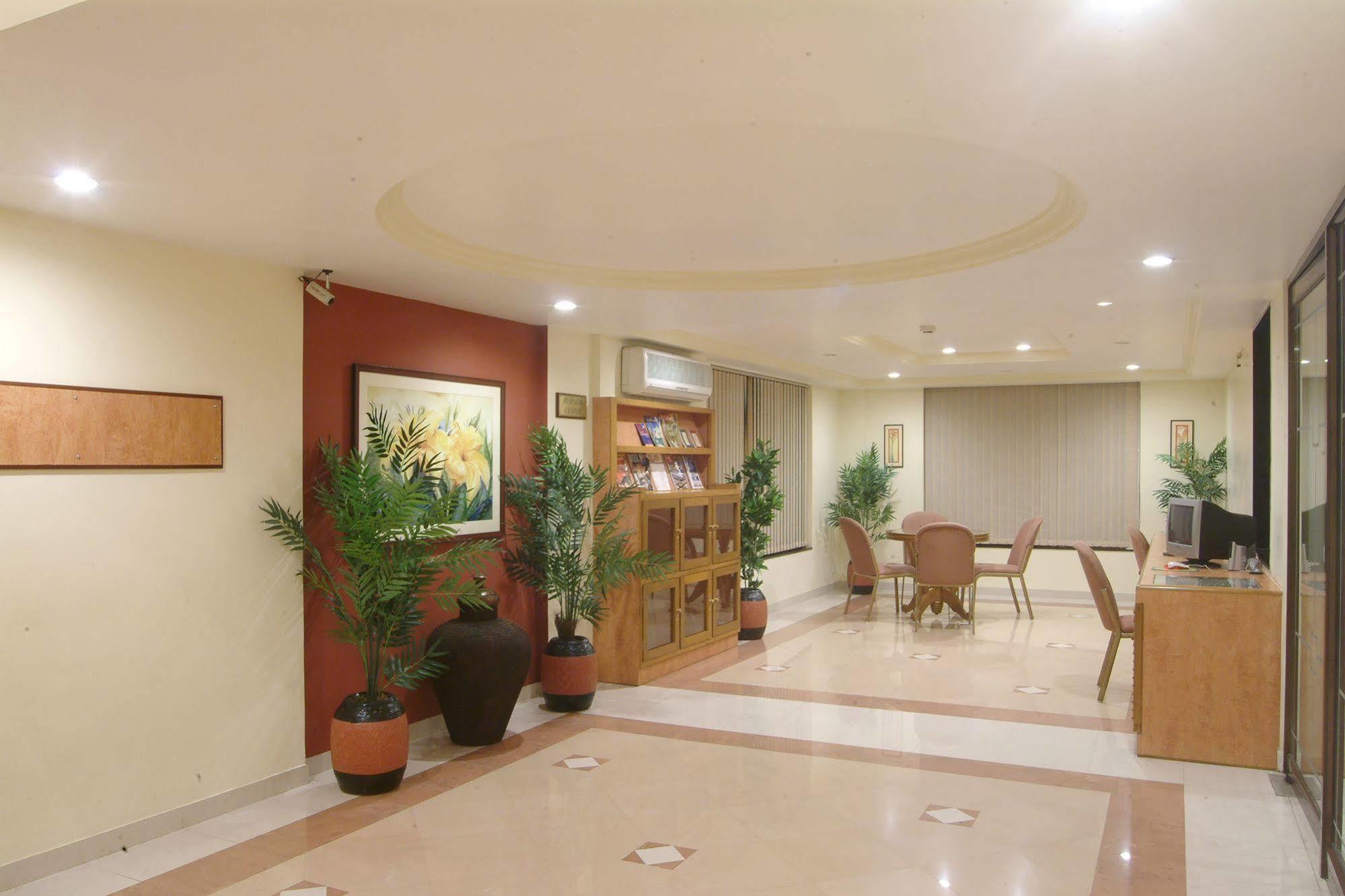 Hotel The Grand Regency à Rajkot Extérieur photo