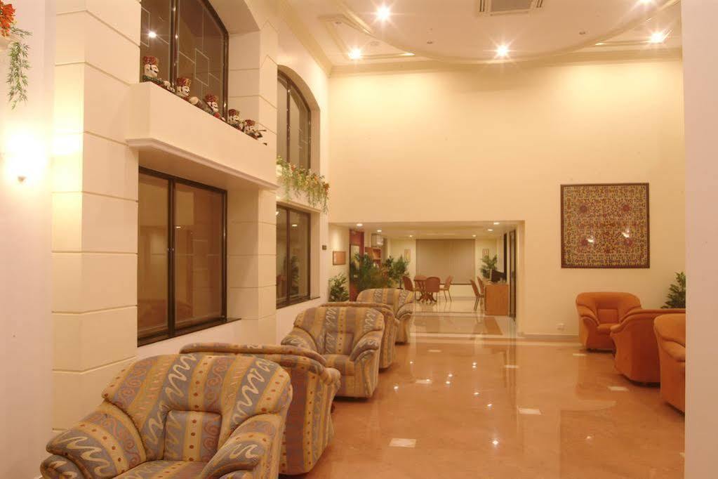 Hotel The Grand Regency à Rajkot Extérieur photo