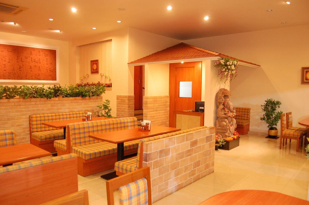 Hotel The Grand Regency à Rajkot Extérieur photo