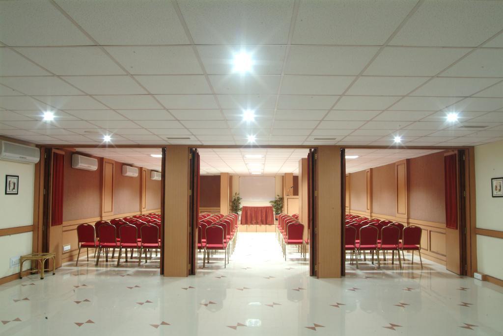 Hotel The Grand Regency à Rajkot Extérieur photo